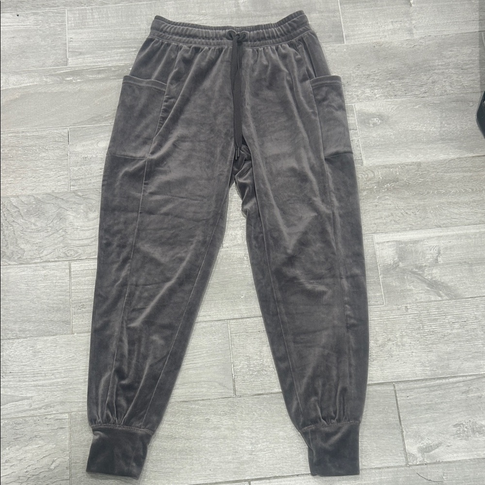 aerie OFFLINE Velour Jogger Pants in Charcoal Gray
